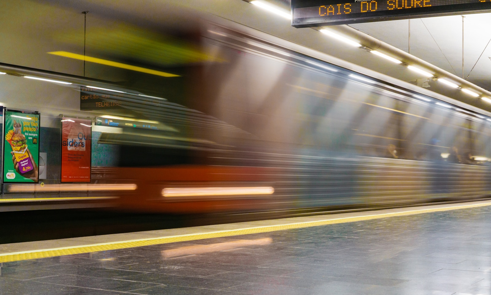 Limpeza das estações do Metro de Lisboa custa 13 mil euros por dia
