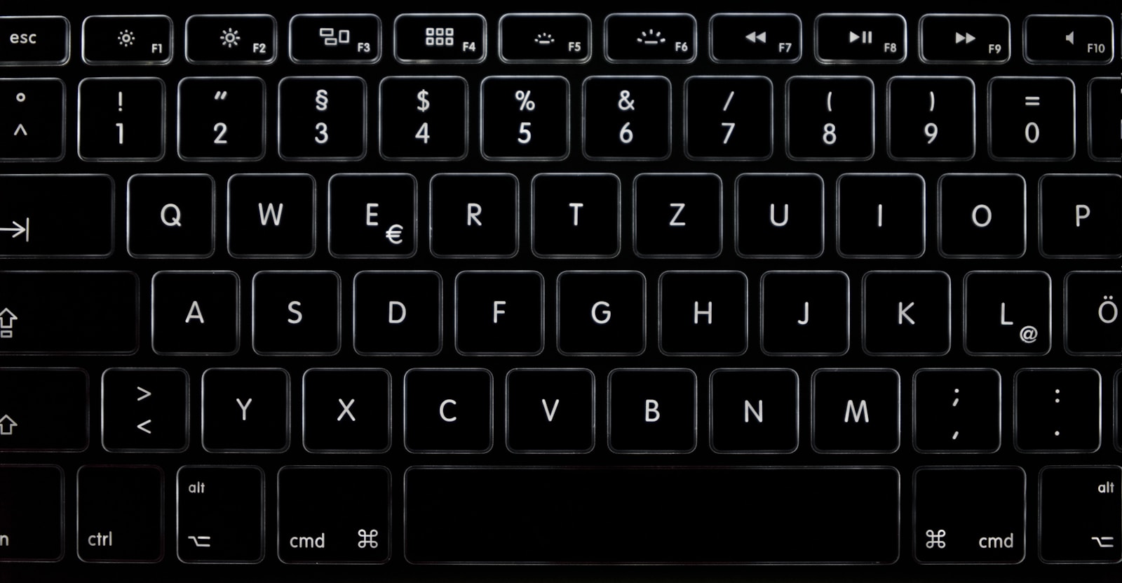 black computer keyboard