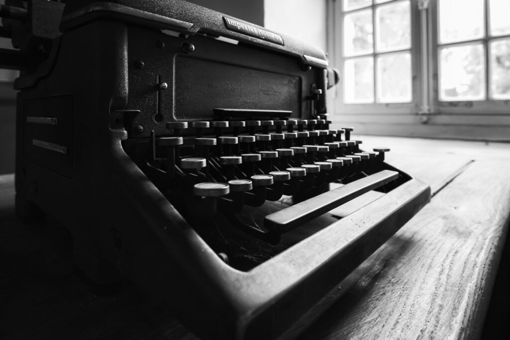 black and gray typewriter on table