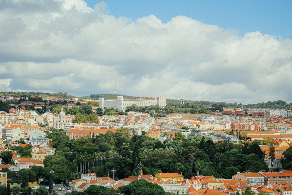 a city with many buildings